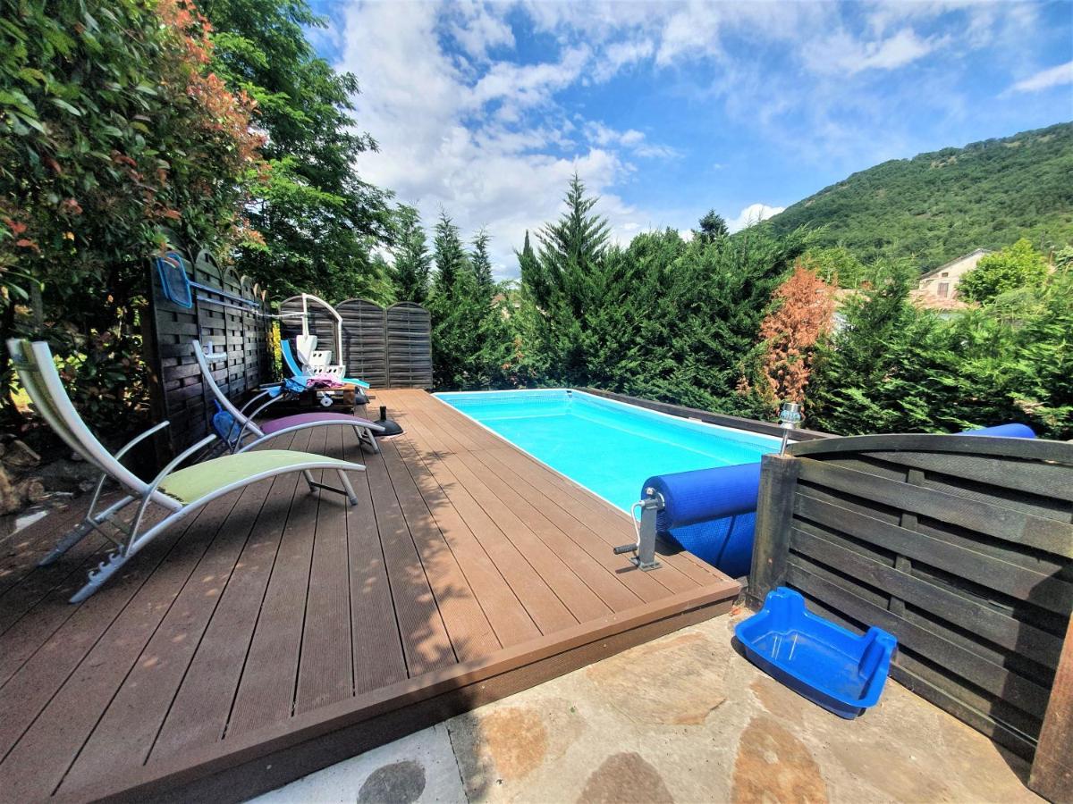 Mes Maisons: Luxury With Pool, Aircon, And Pet-friendly Amenities