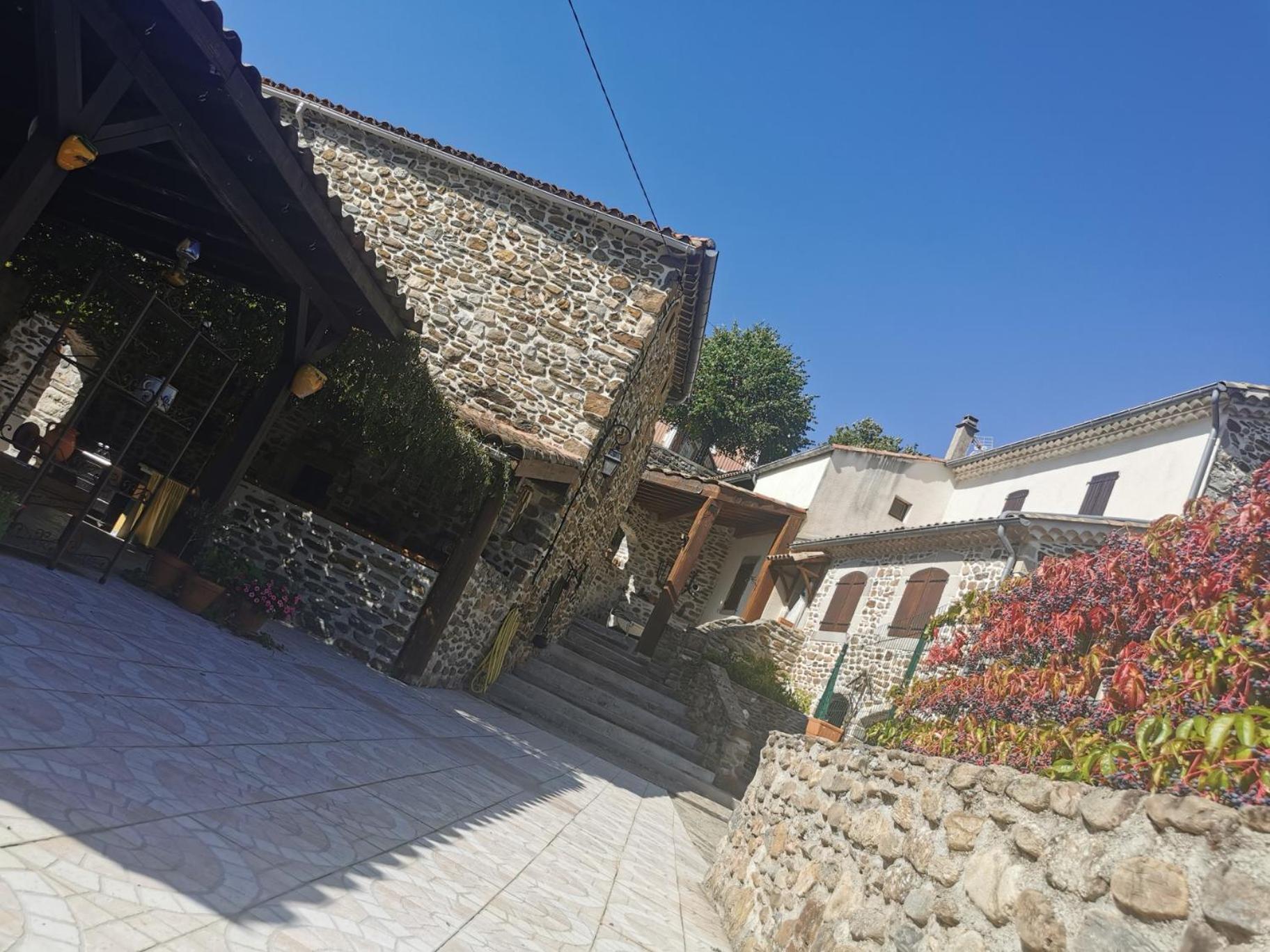 Mes Maisons: Luxury With Pool, Aircon, And Pet-friendly Amenities Holiday home *
