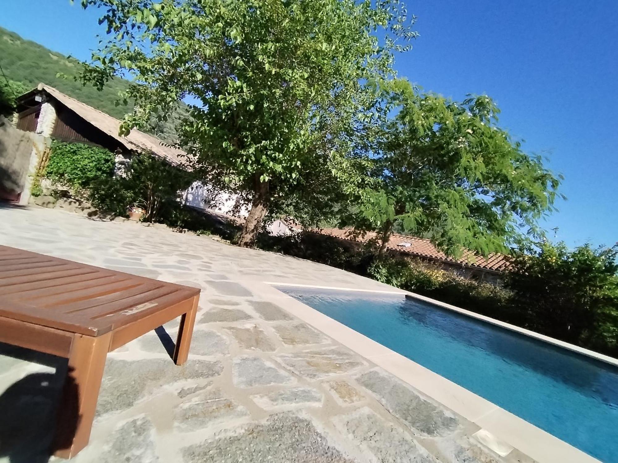 Mes Maisons: Luxury With Pool, Aircon, And Pet-friendly Amenities Holiday home