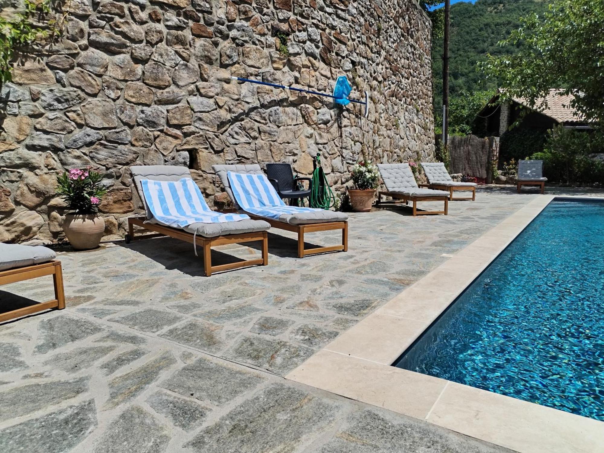 Mes Maisons: Luxury With Pool, Aircon, And Pet-friendly Amenities *