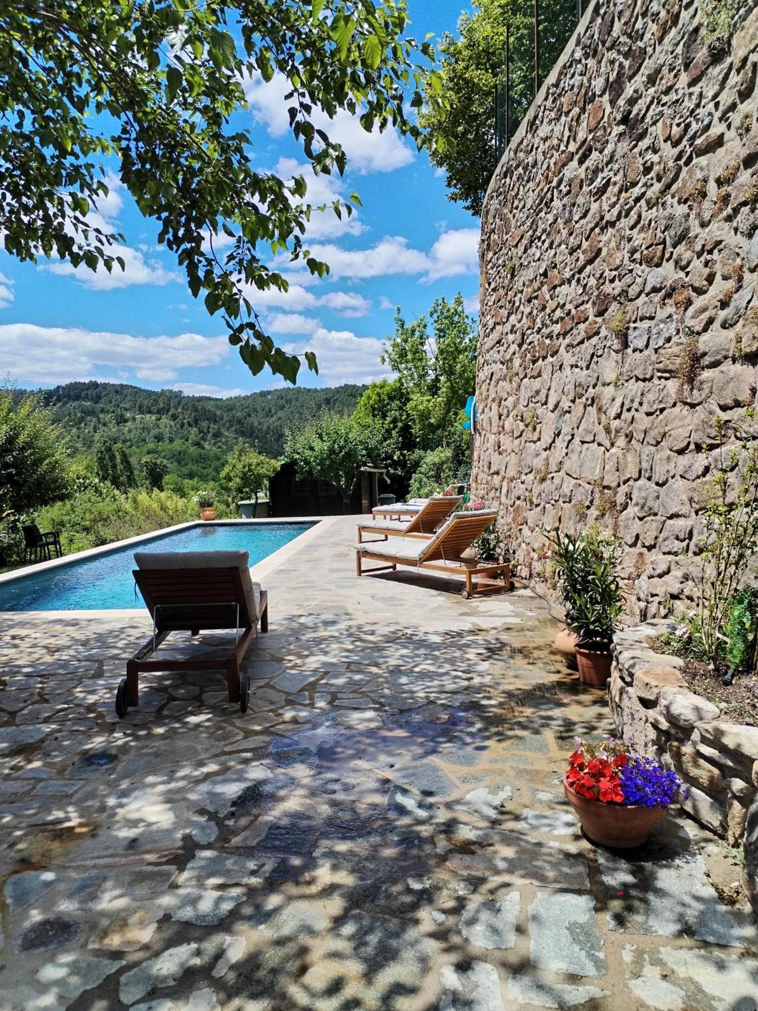 Mes Maisons: Luxury With Pool, Aircon, And Pet-friendly Amenities Holiday home